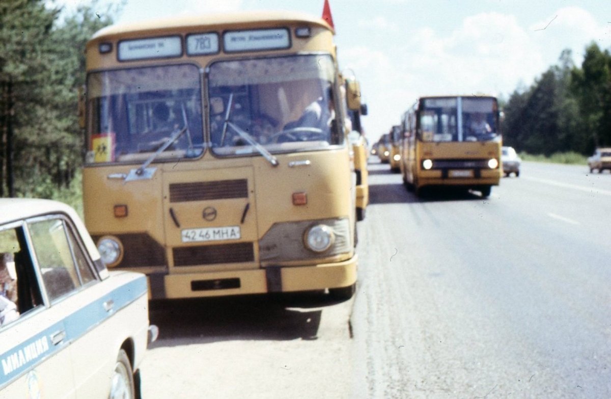 Автобус в пионерлагерь СССР