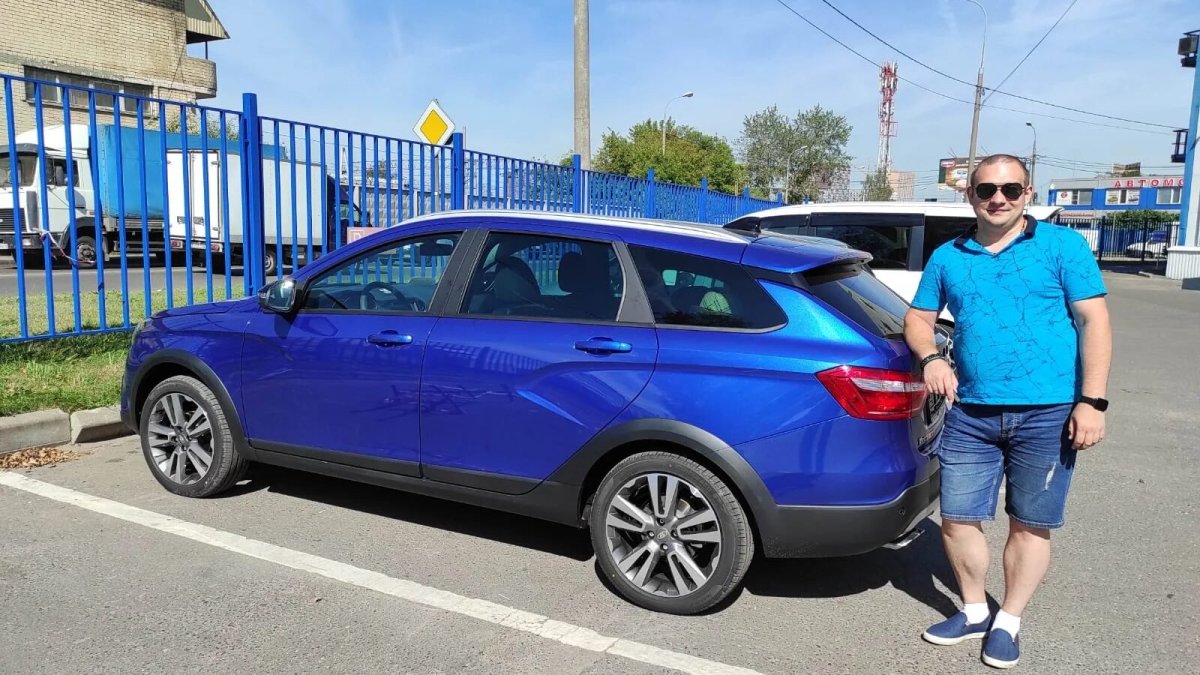 Лада Веста SW Cross синий