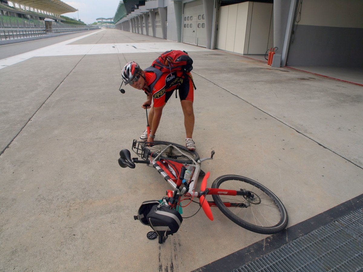 Перелетел через руль