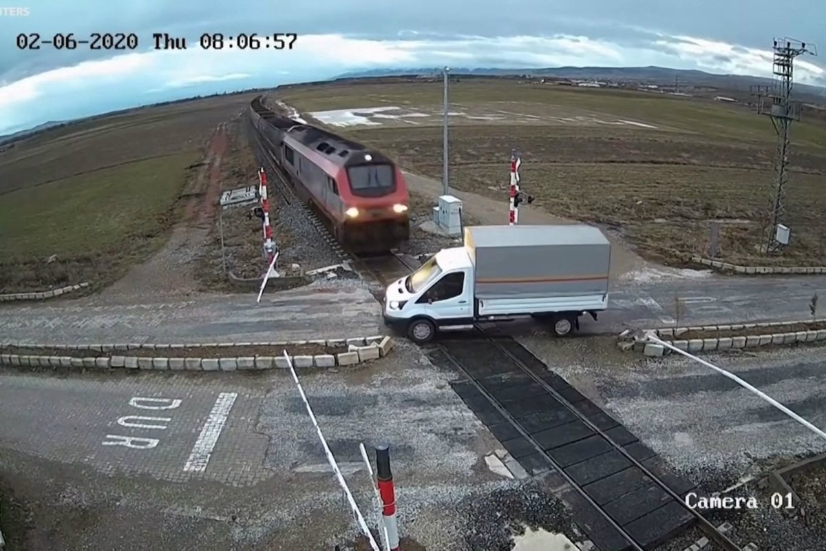 Тепловоз грузовой переезд