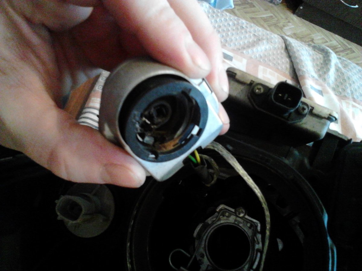 Мазда 3 БК ксенон штатный