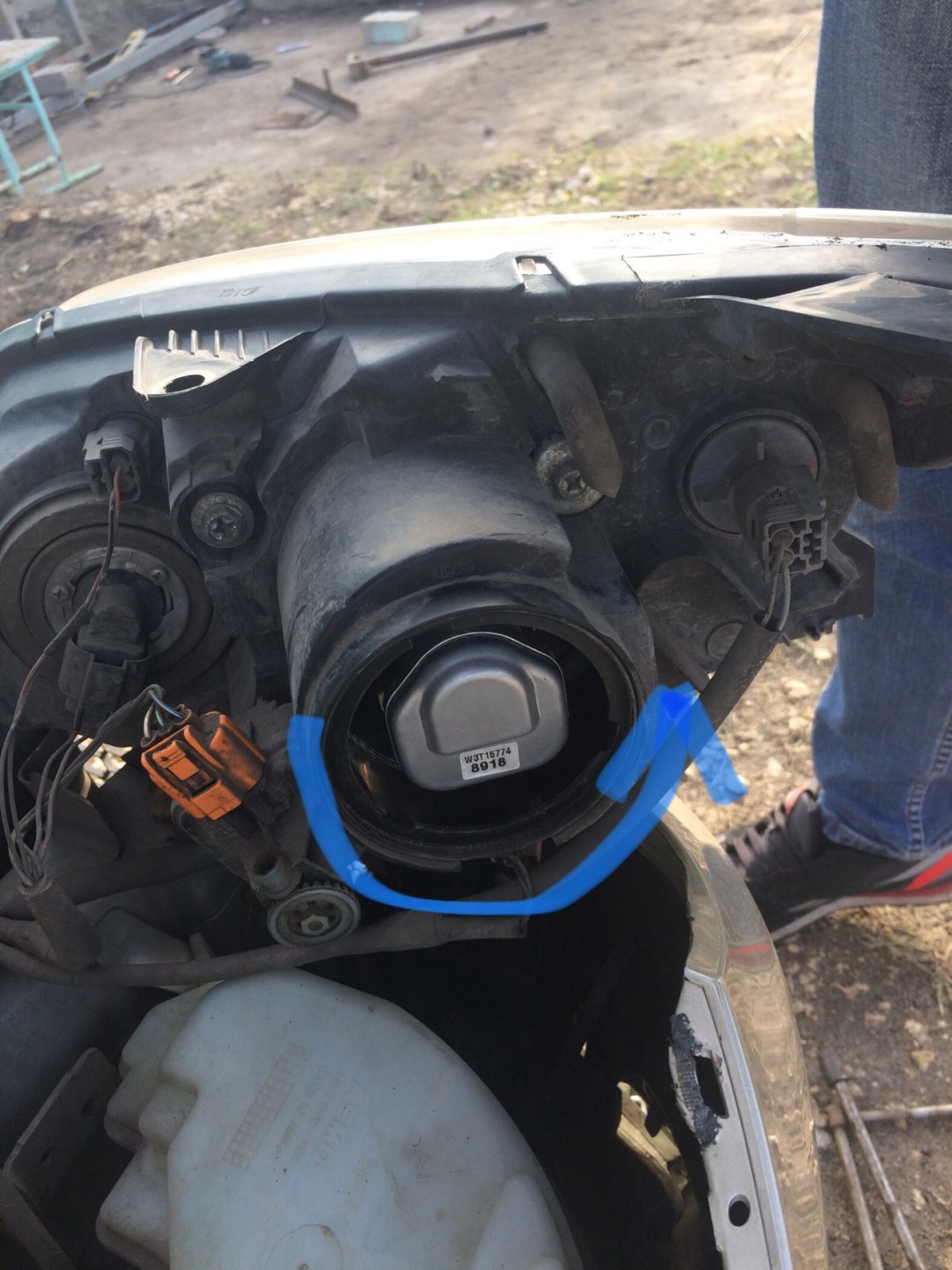 Лампа ближнего света Мазда 3 2008