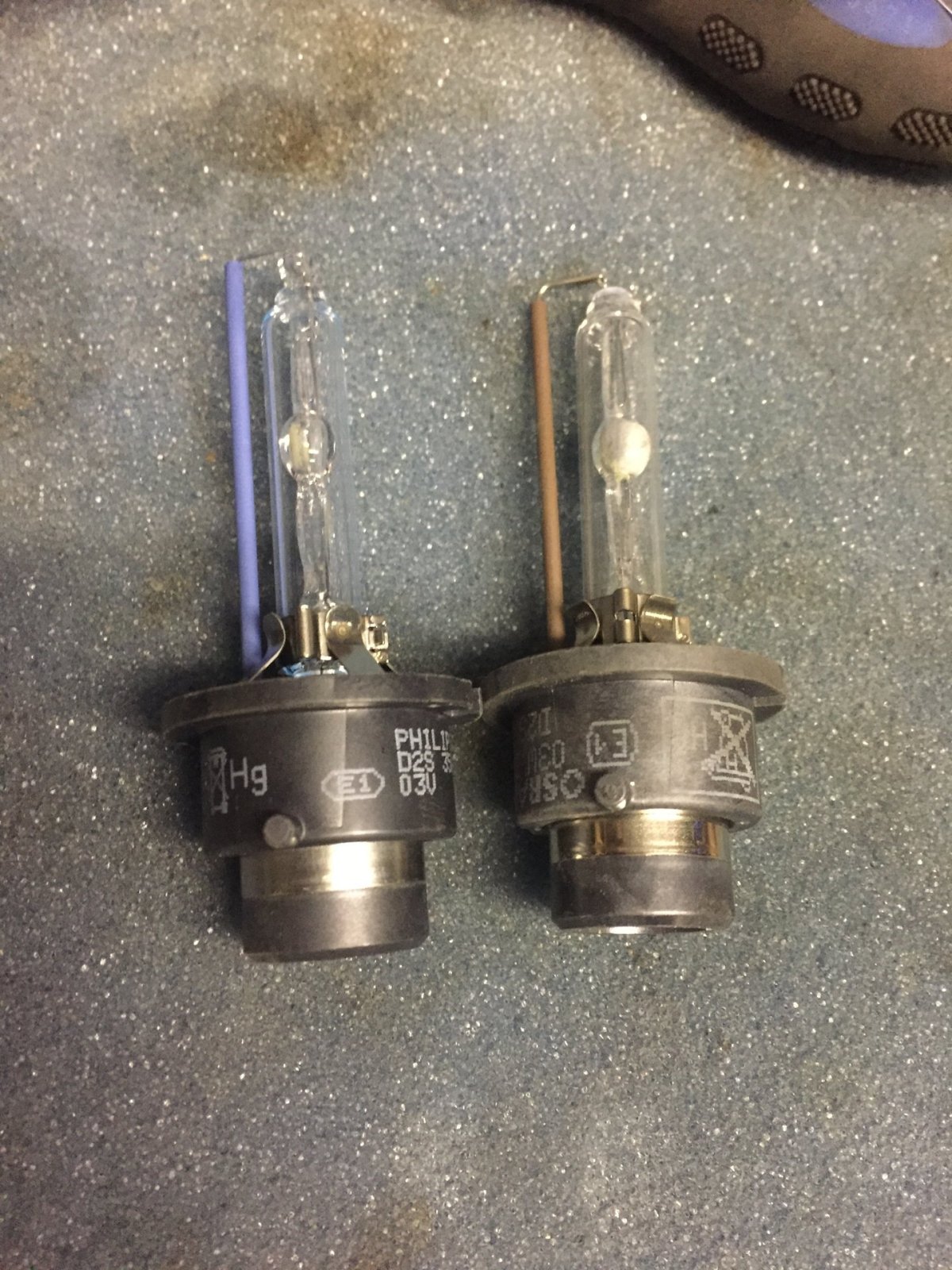 Лампа ближнего света Мазда 3 BK 2005 ксенон