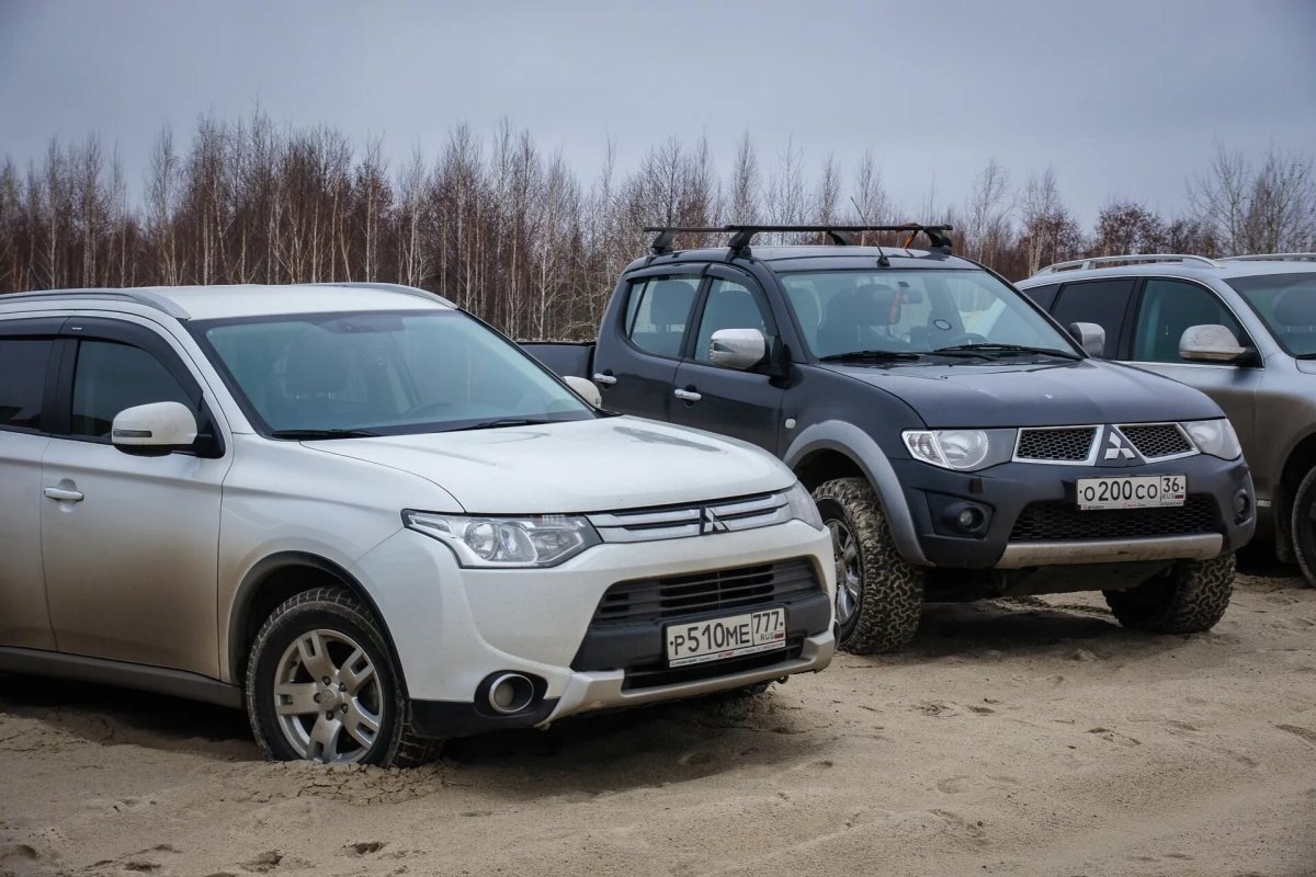 Mitsubishi Outlander 2009 года с гос номера