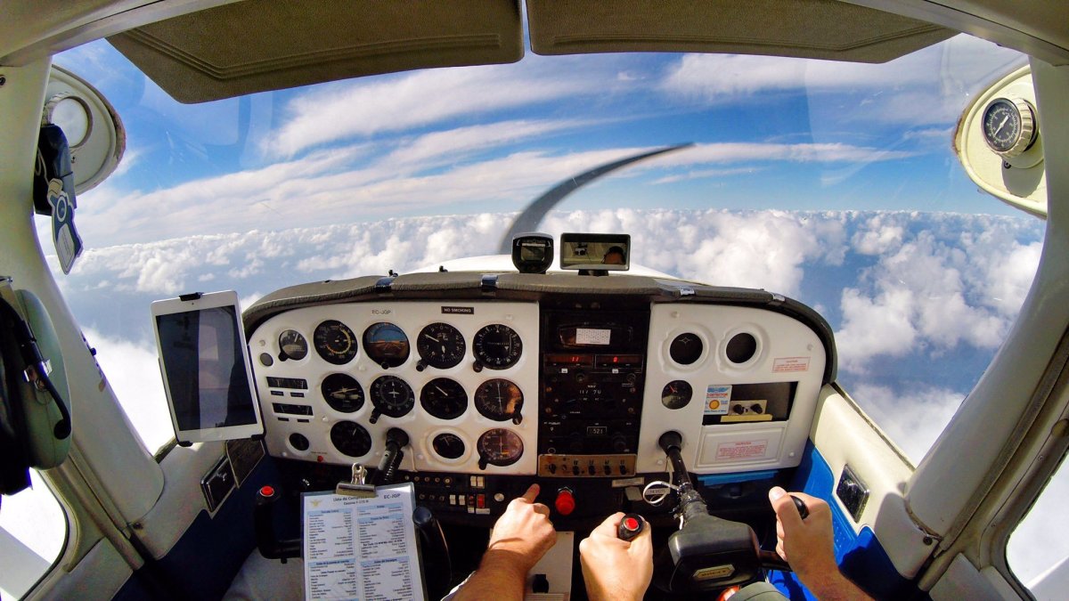 Кабина Цессна 172