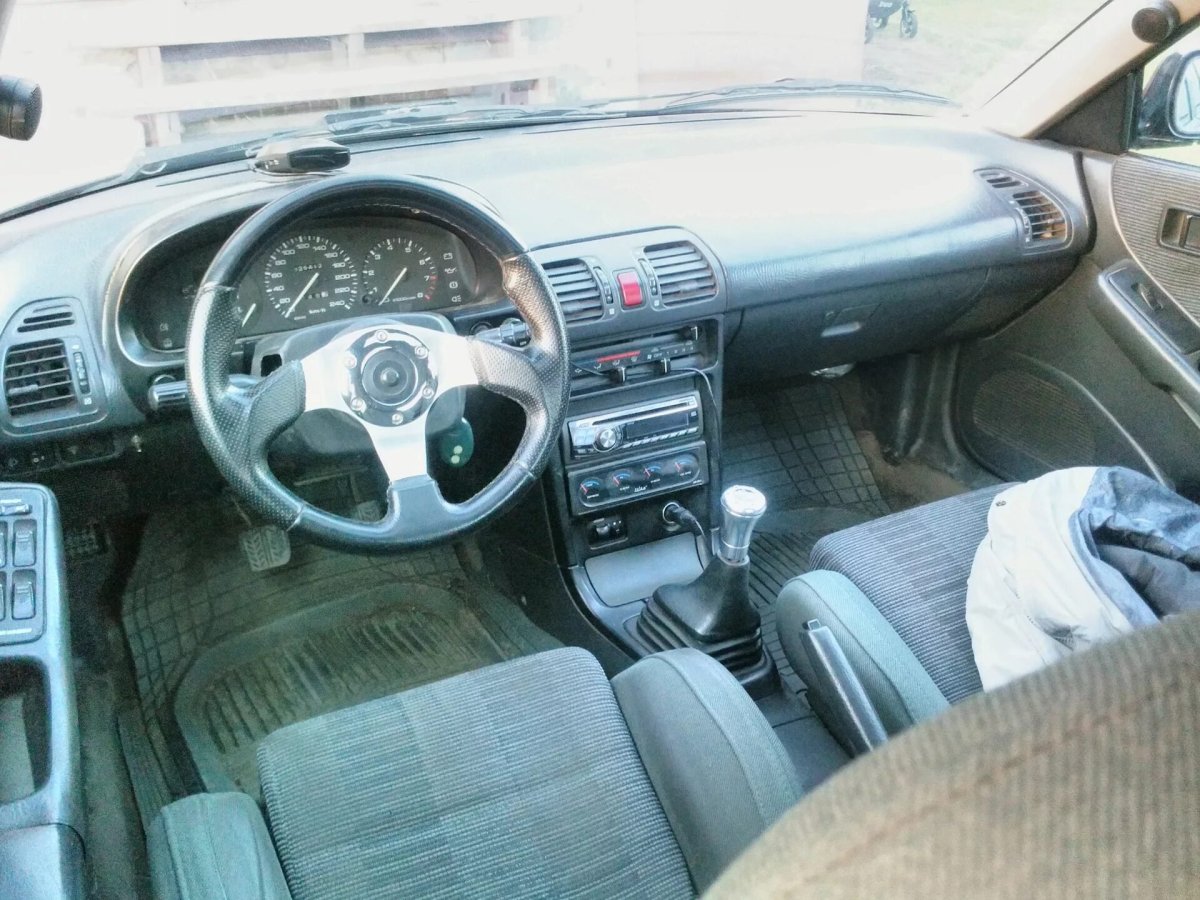 Mazda 323 IV bg салон