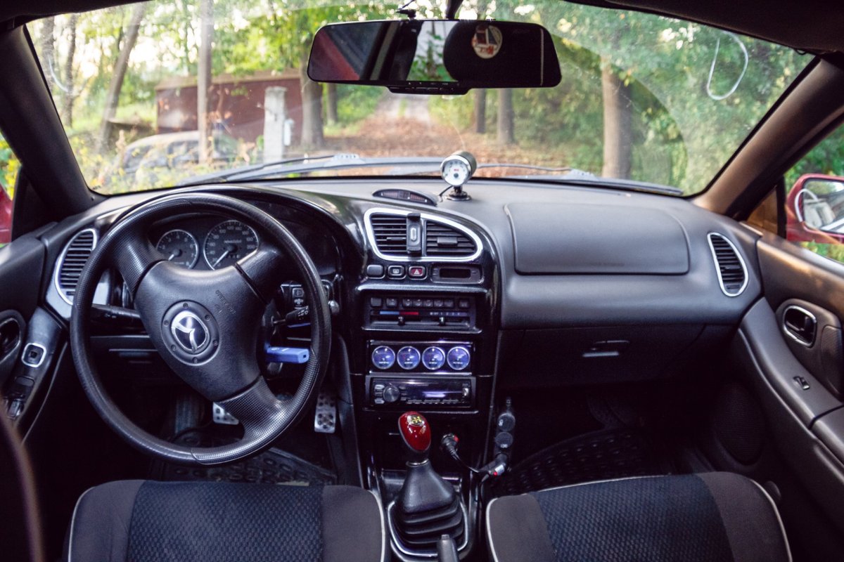 Мазда 323ф салон