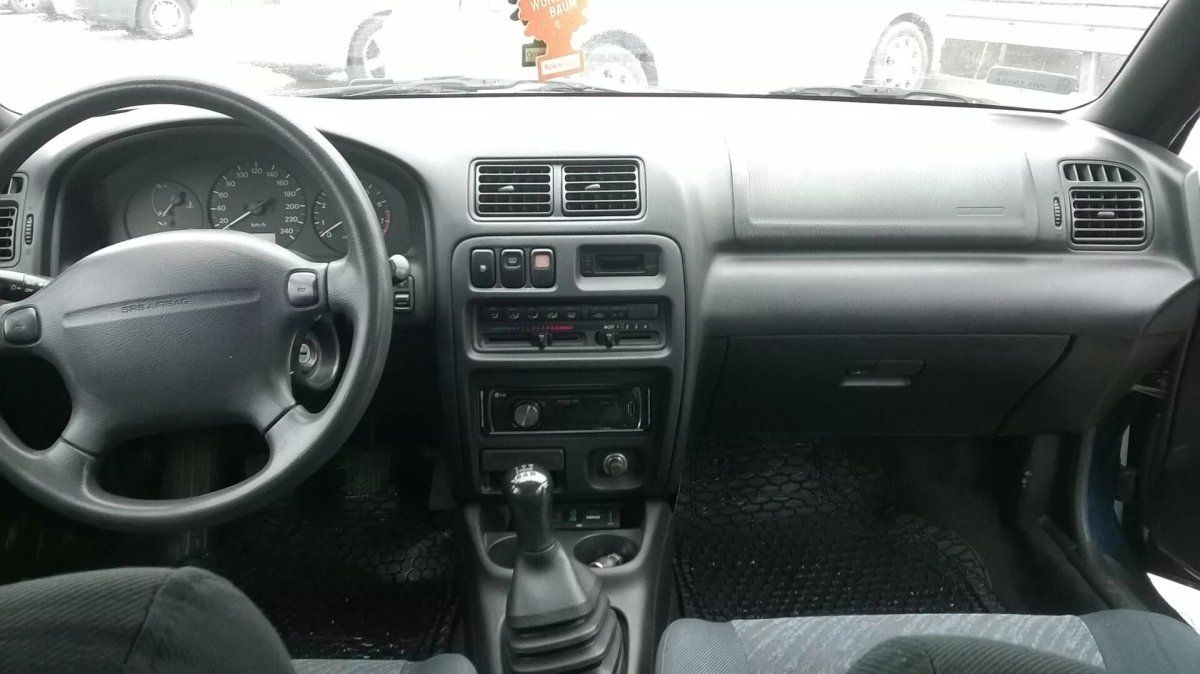 Mazda familia 1997 салон