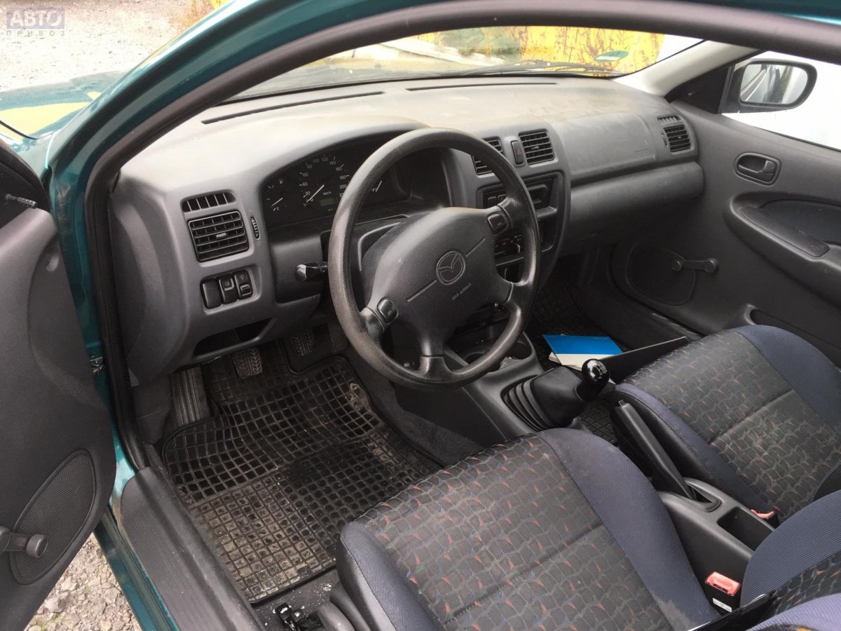 Mazda 323 салон 1994
