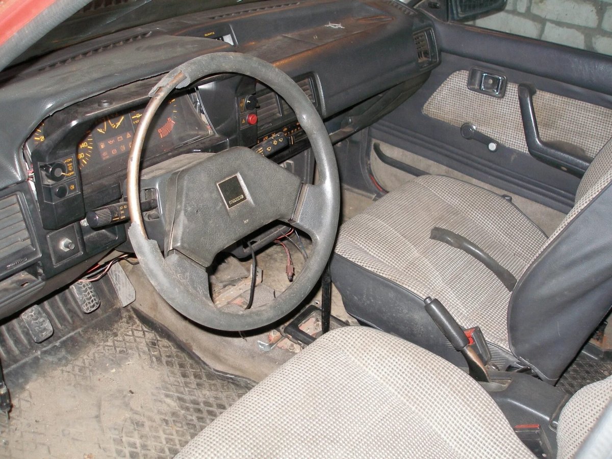 Мазда 323 bf салон