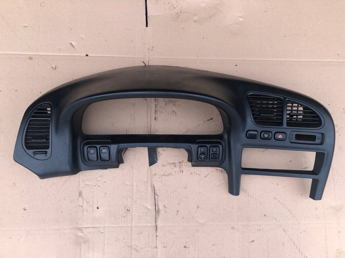 Накладка центральной консоли Мазда 323