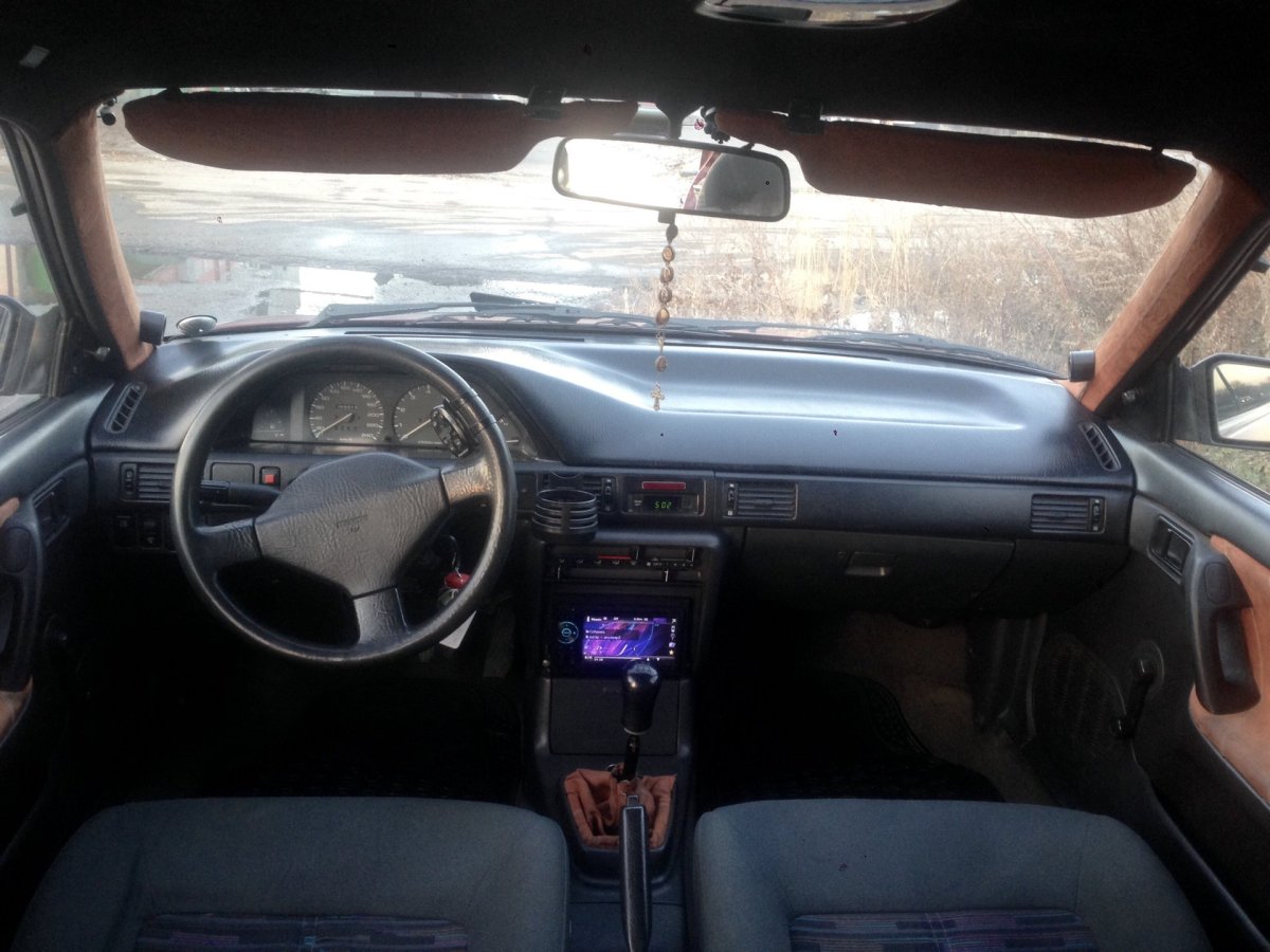 Mazda 323 bg салон