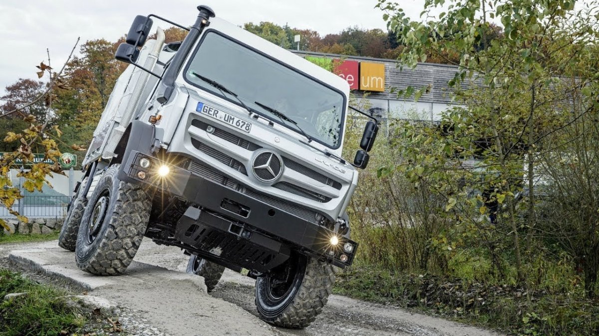 Мерседес Унимог 2022