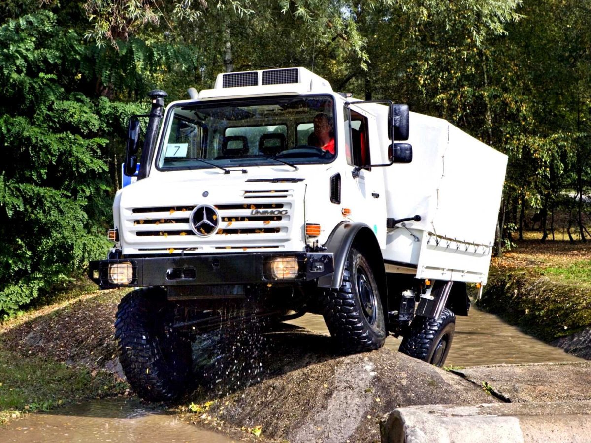 Mercedes-Benz Unimog u 4000