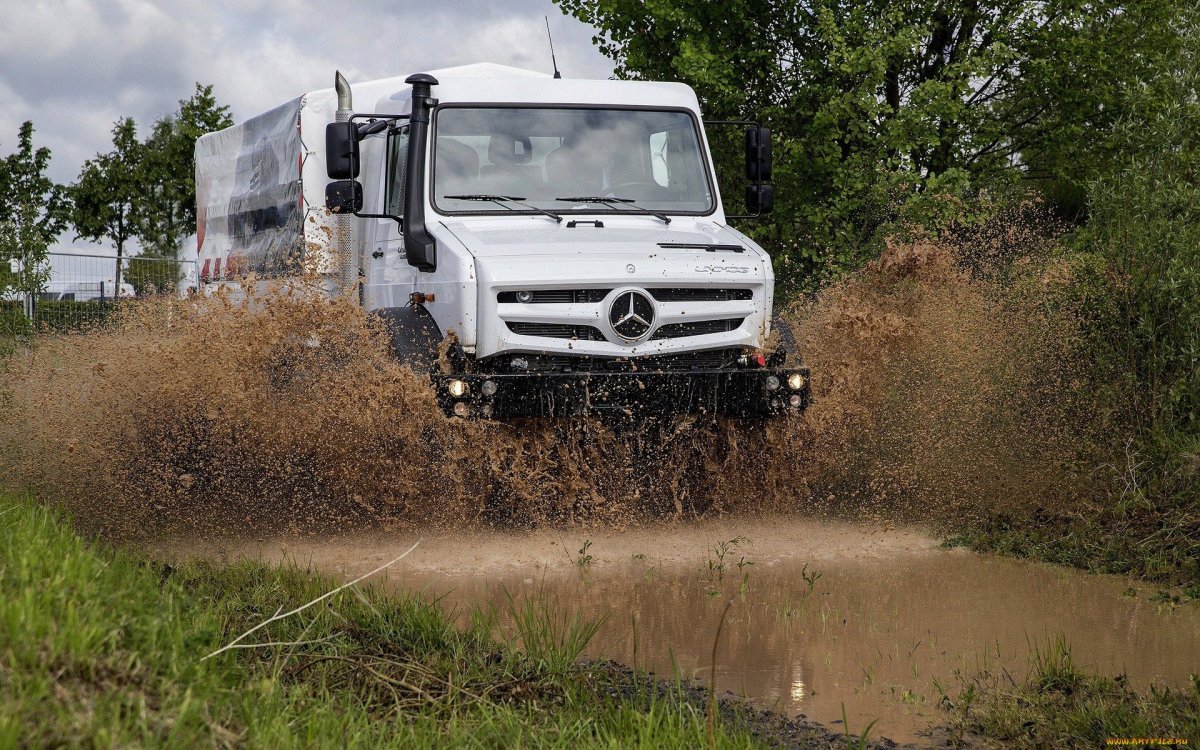 Мерседес Unimog u5000