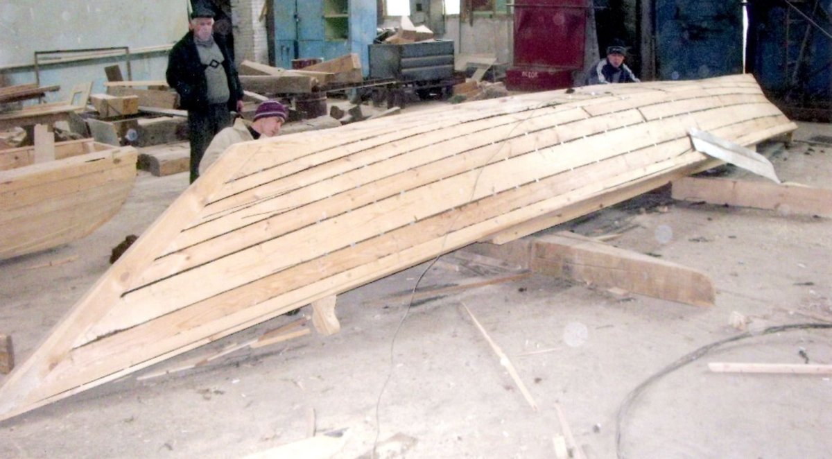 Волжская лодка Великовражка