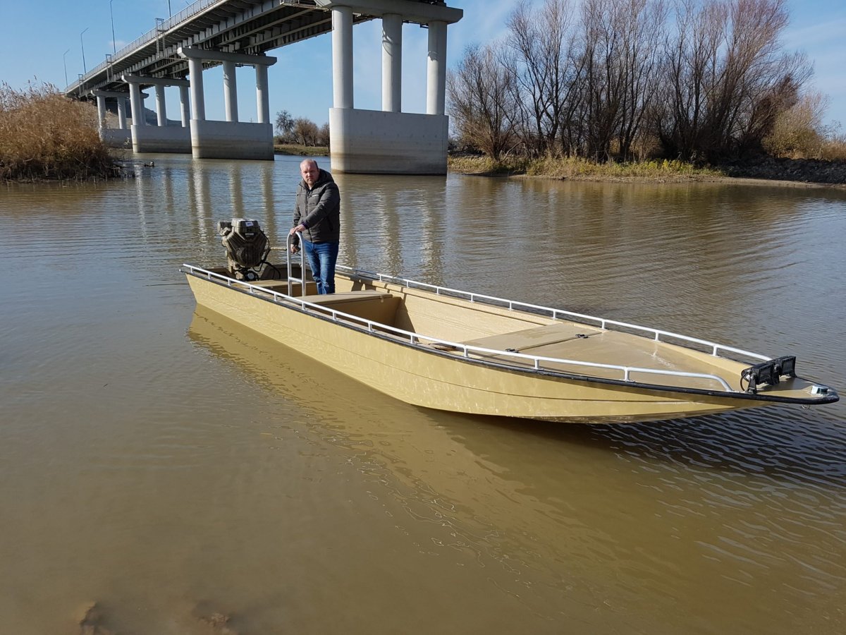 Лодка Астраханка 700
