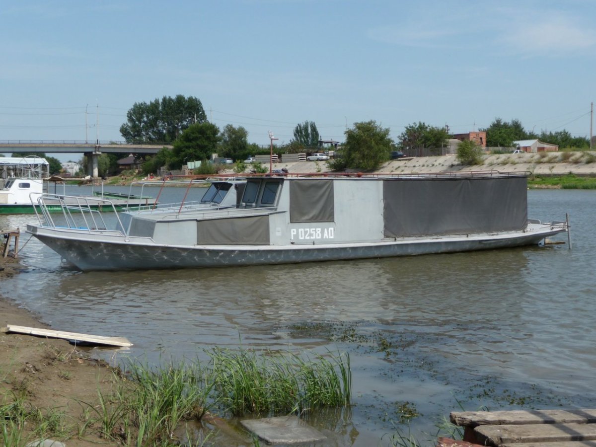 Водоизмещающий тримаран