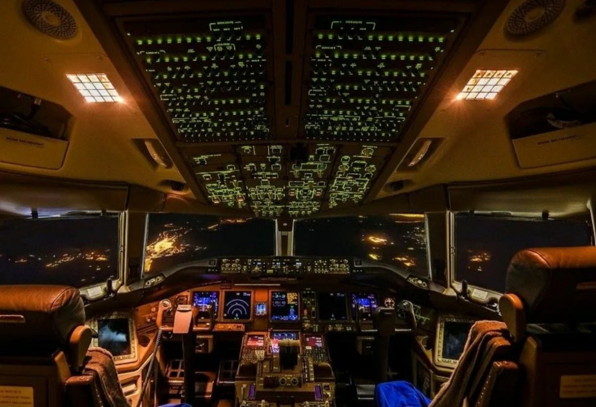 Кабина Боинг 737-800