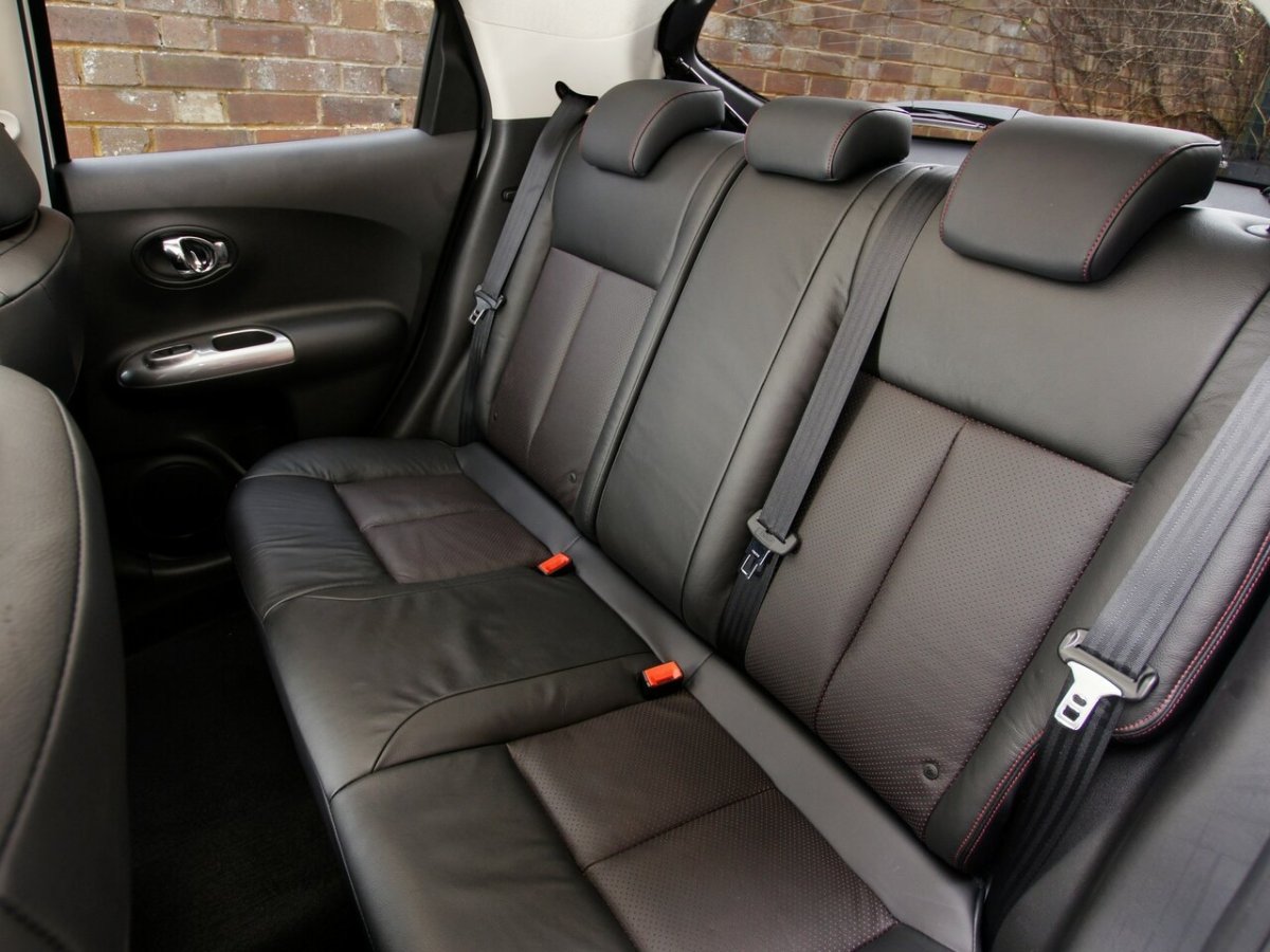 Ниссан Жук салон задний ряд