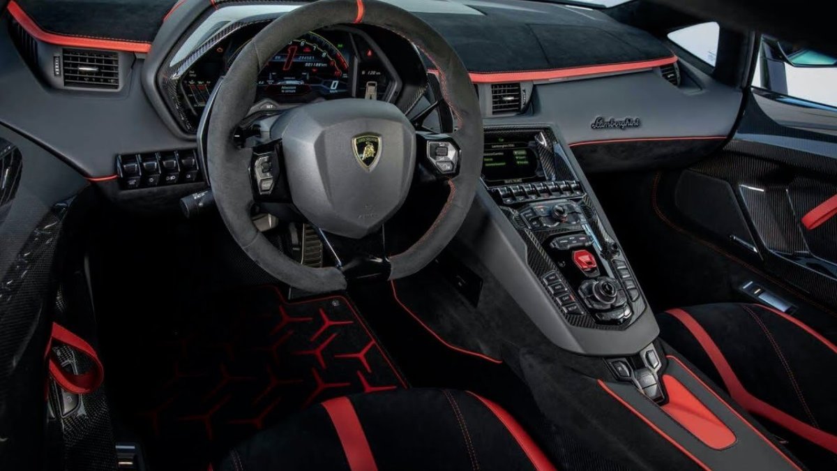 Lamborghini Aventador 2021 салон