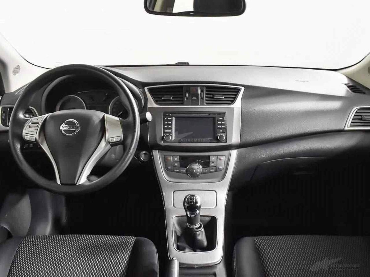 Ниссан Сентра белая