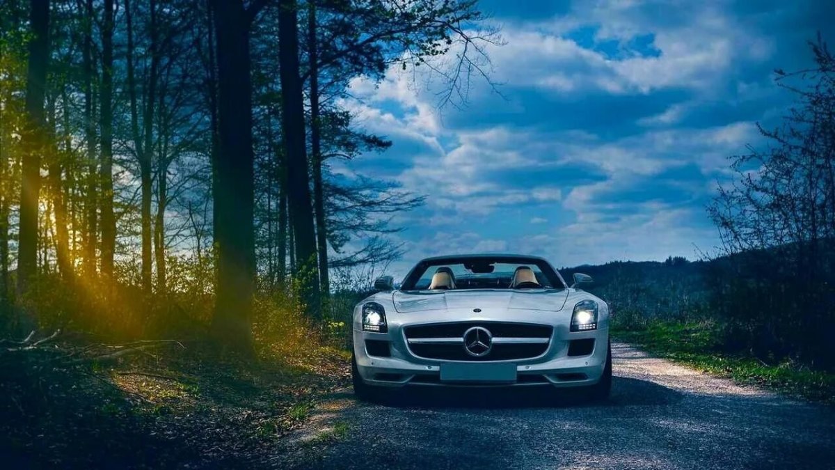 Автомобиль на природе