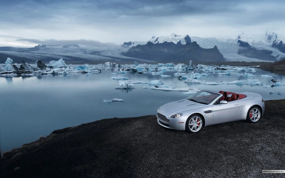 Астон Мартин в горах