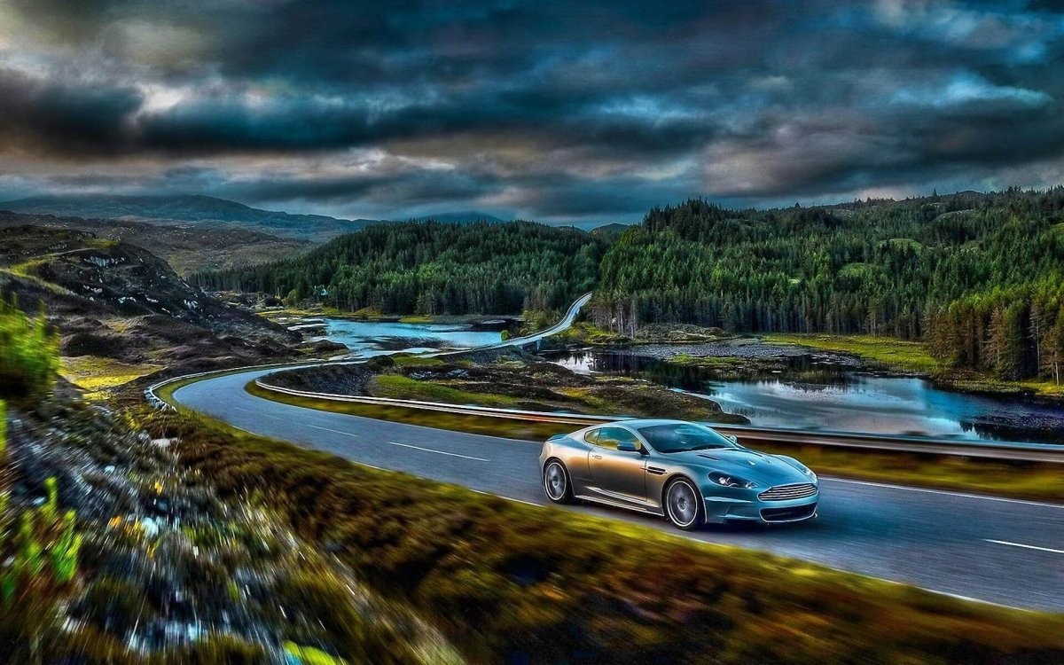Астон Мартин на дороге