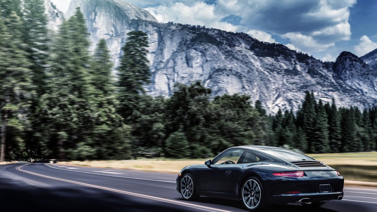 Порше 911 в горах