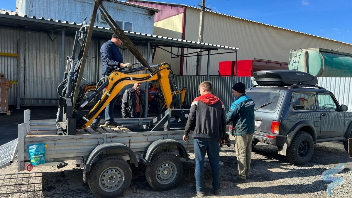 Мини экскаватор на эвакуаторе