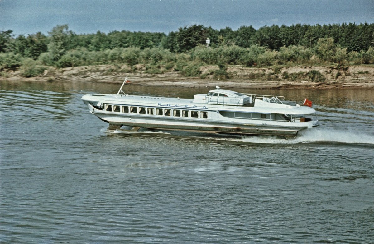 Речной катер ракета