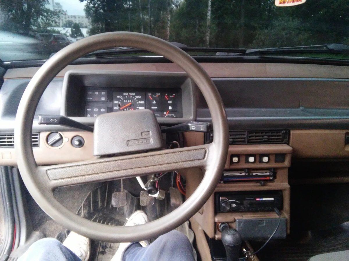 Бежевая торпеда ВАЗ 2108