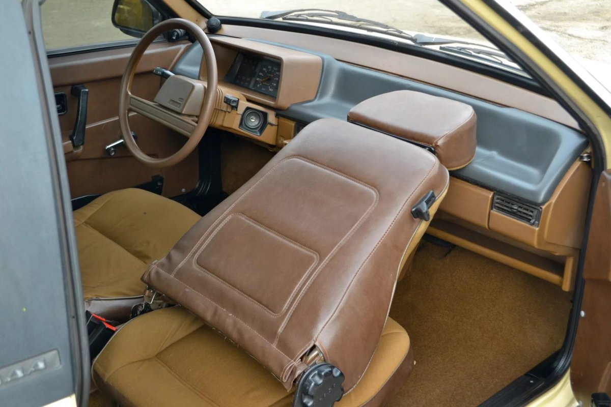 ВАЗ 2108 бежевый салон