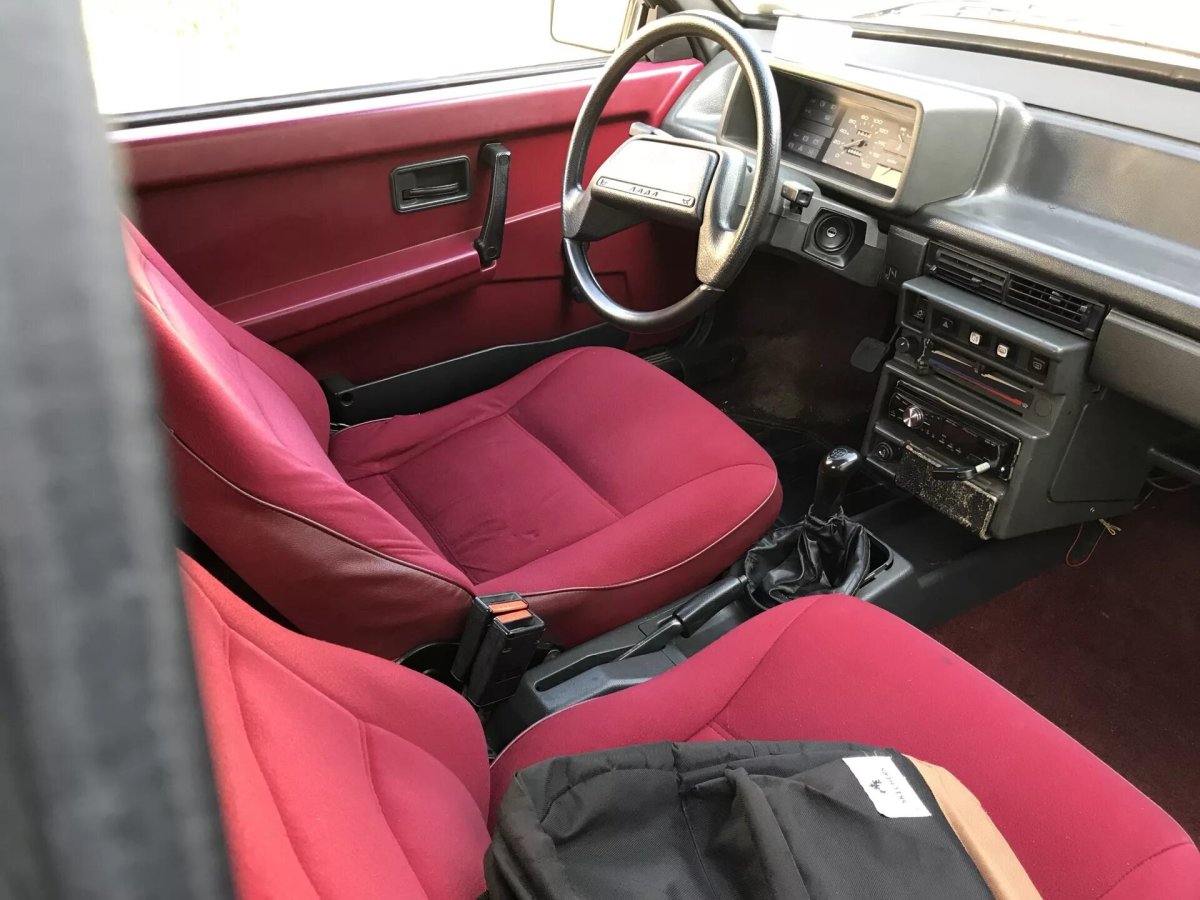 ВАЗ 2108 красный салон