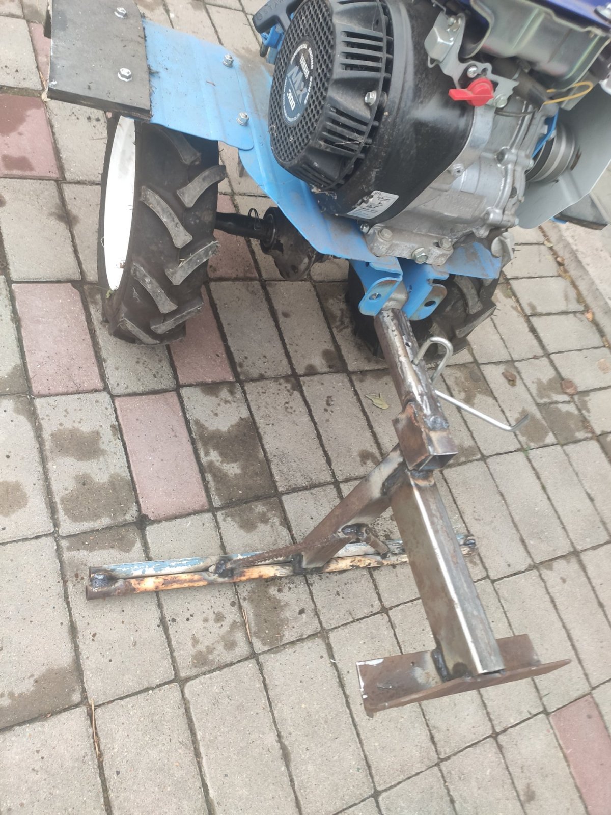 Подножка для мотоблока для замены колес