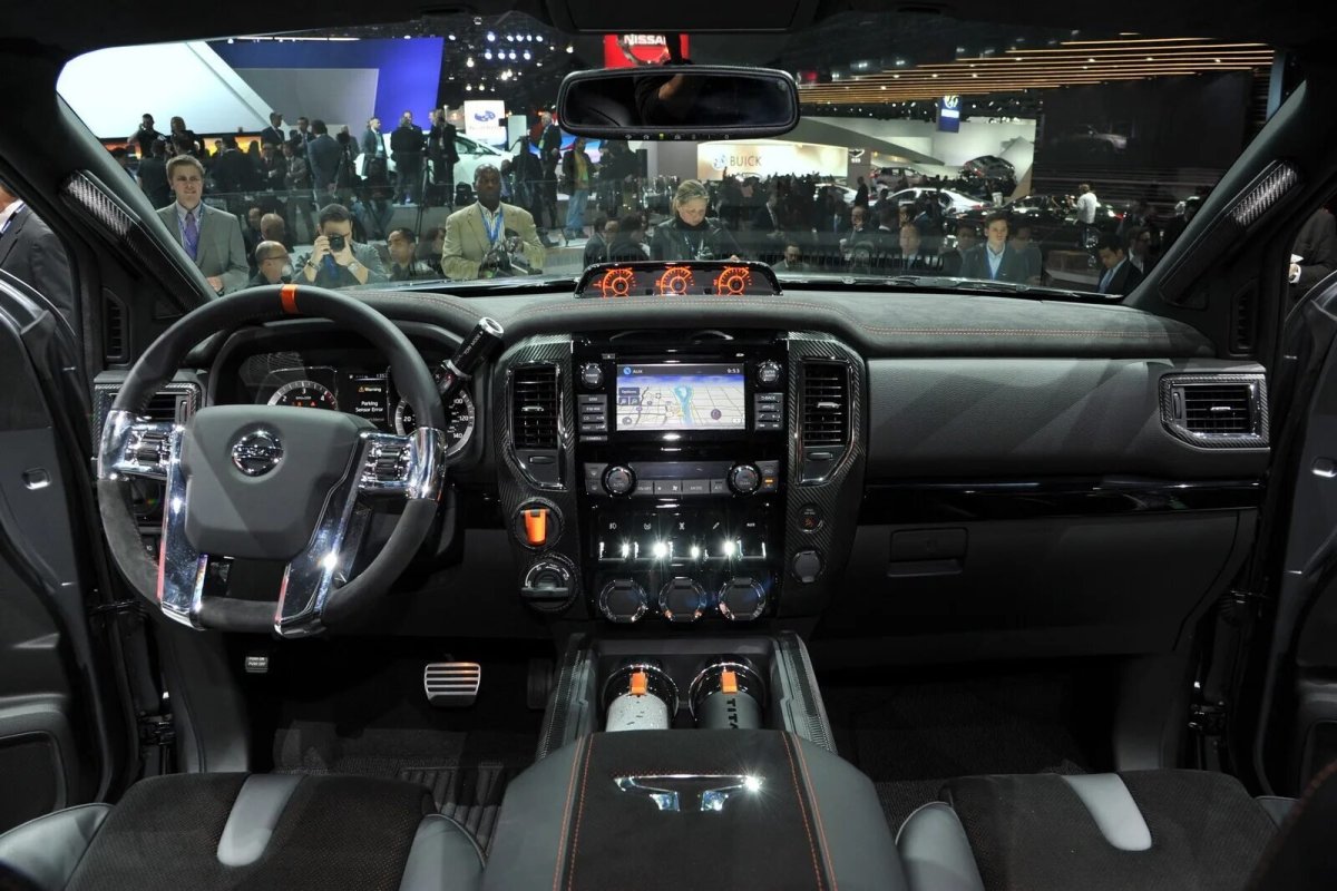 Nissan Titan Warrior салон