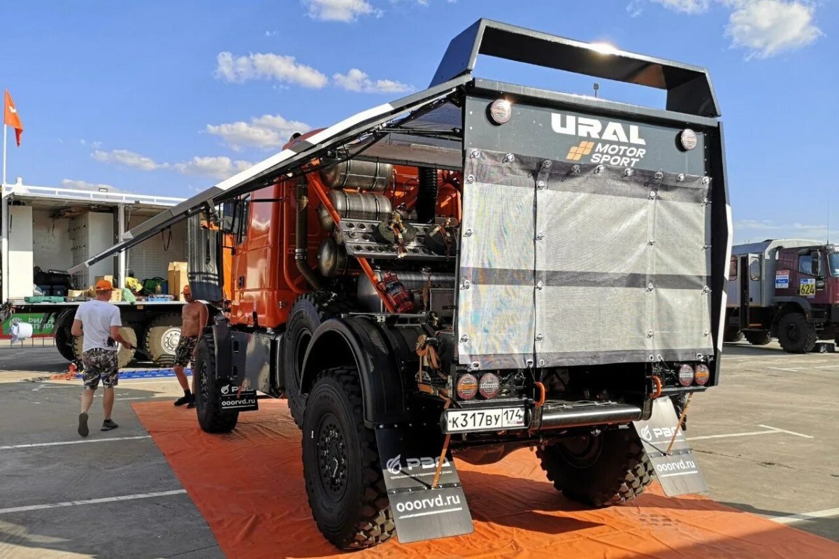 Гоночный Урал грузовик