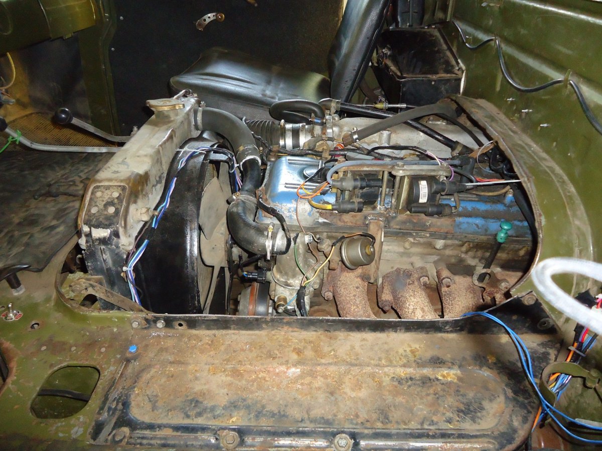 УАЗ 469 моторный отсек