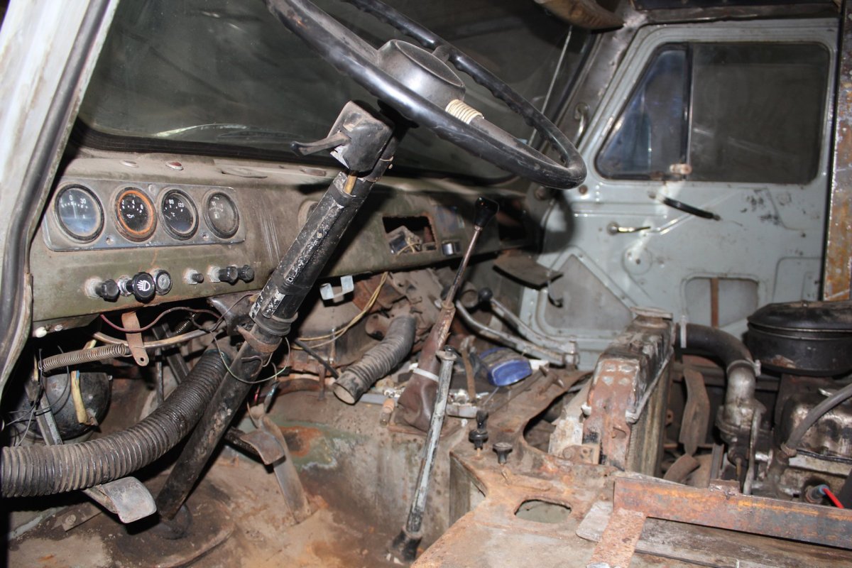 Моторный отсек УАЗ 452