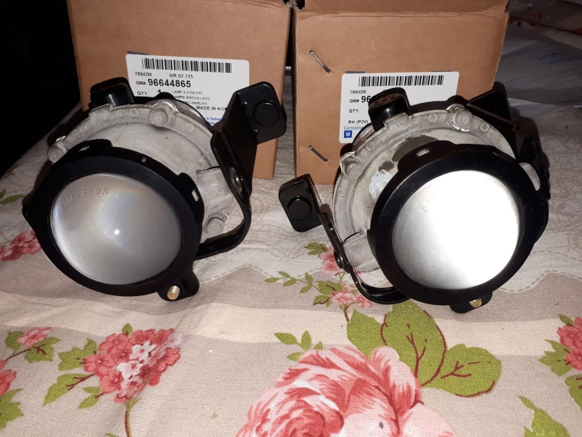 Шевроле Эванда 2004 противотуманка