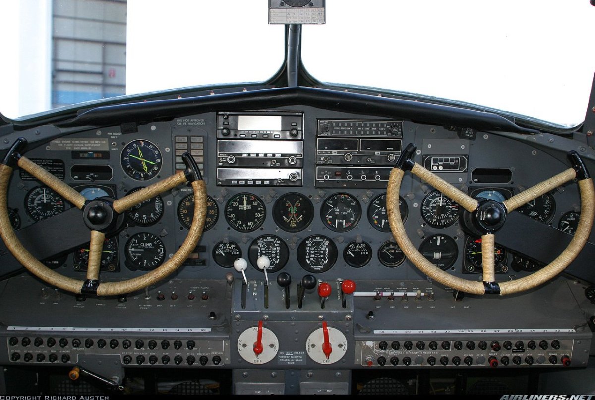 Lockheed l-188 Electra Cockpit