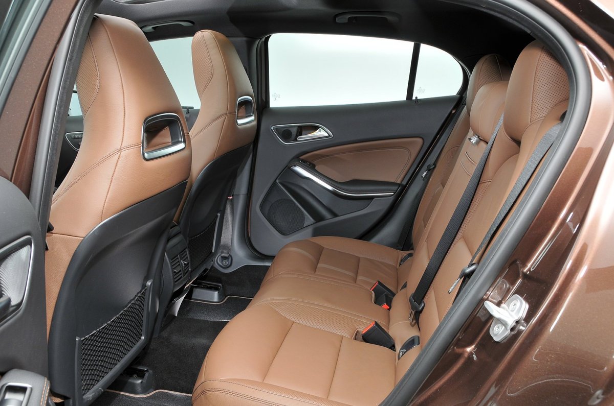 Мерседес гла 200 салон