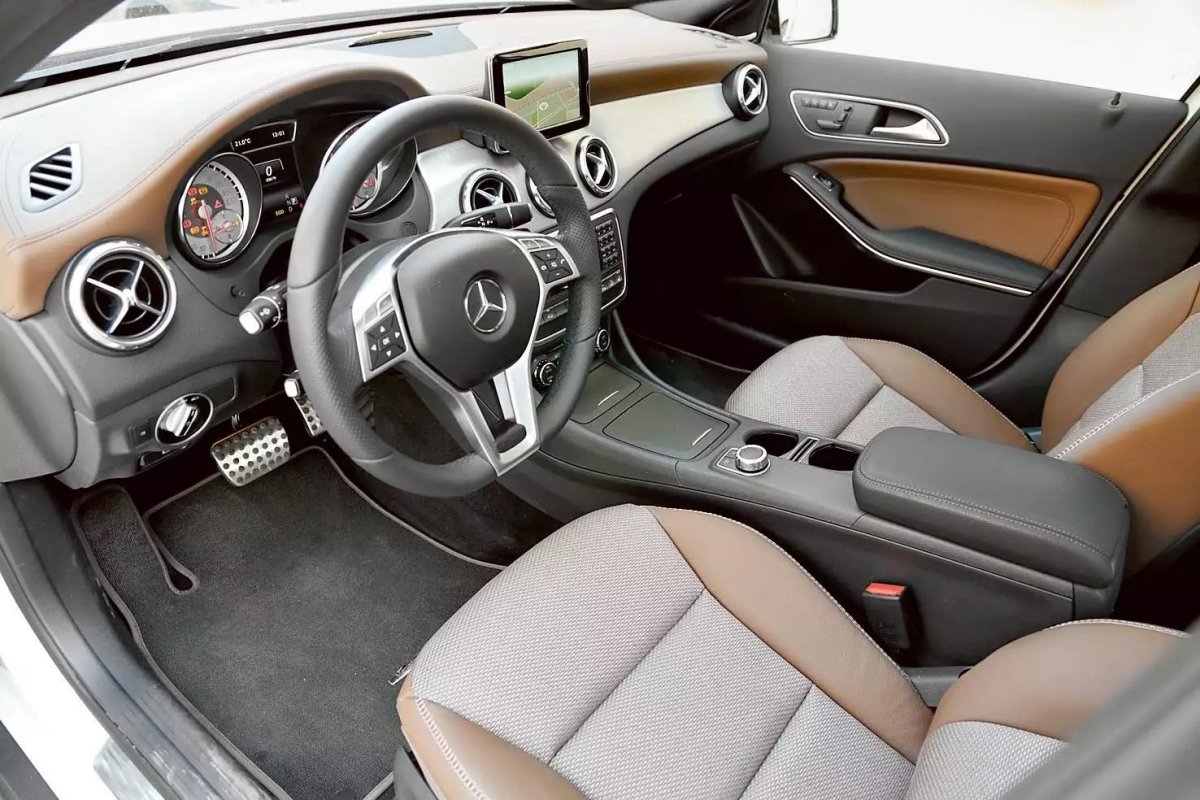 Mercedes Benz GLA 400 салон