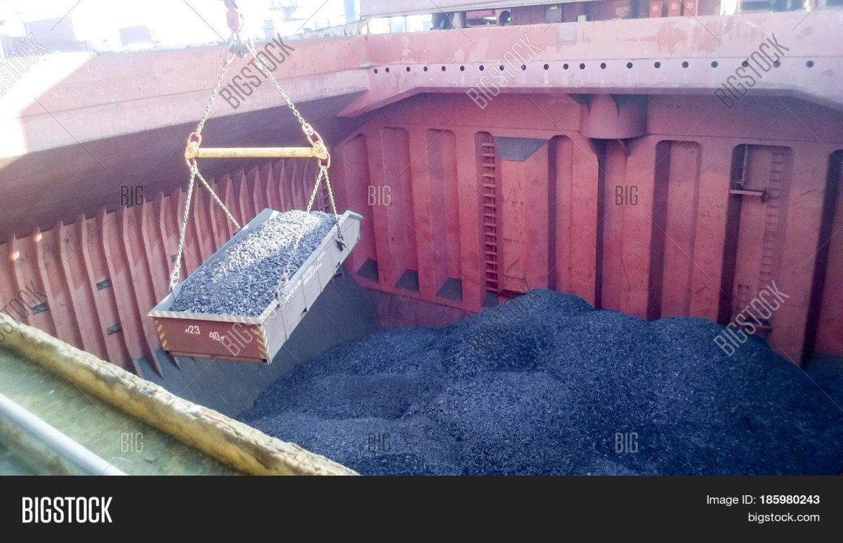 Погрузка угля в трюм