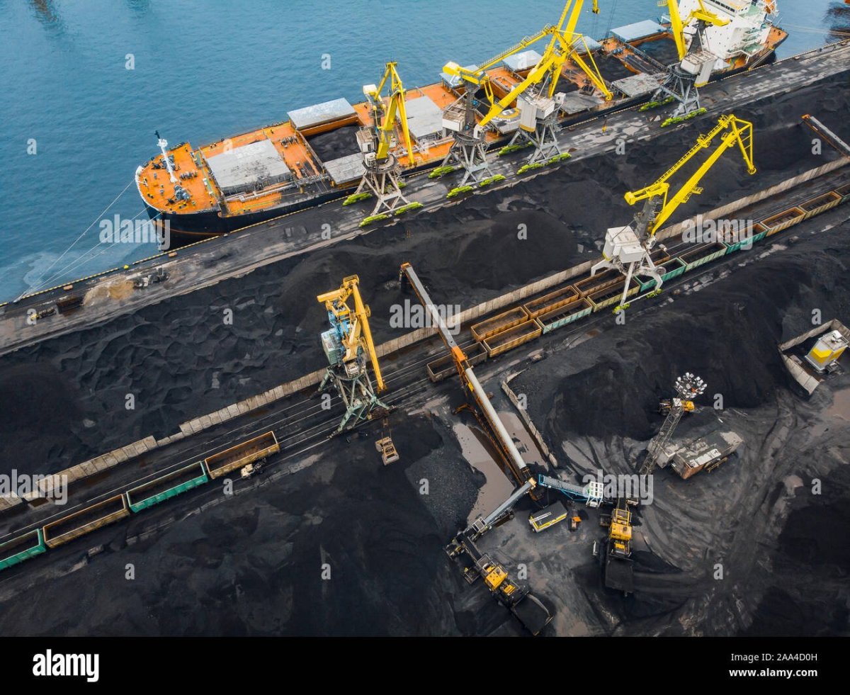 Погрузка угля в корабль