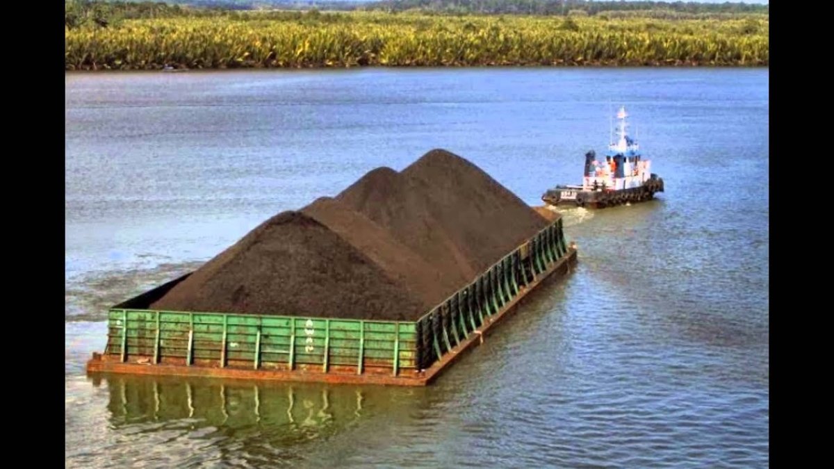 Баржа с углем