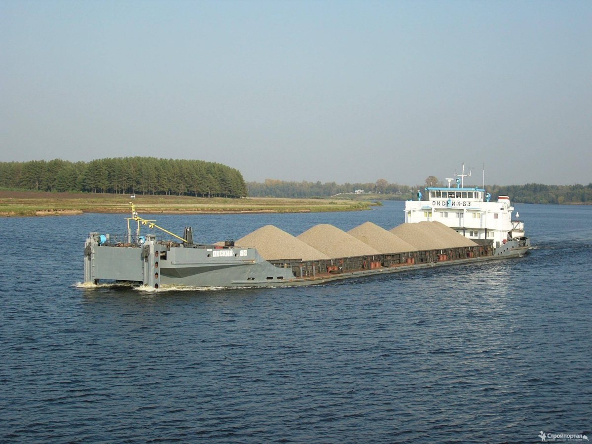 Баржа для перевозки песка