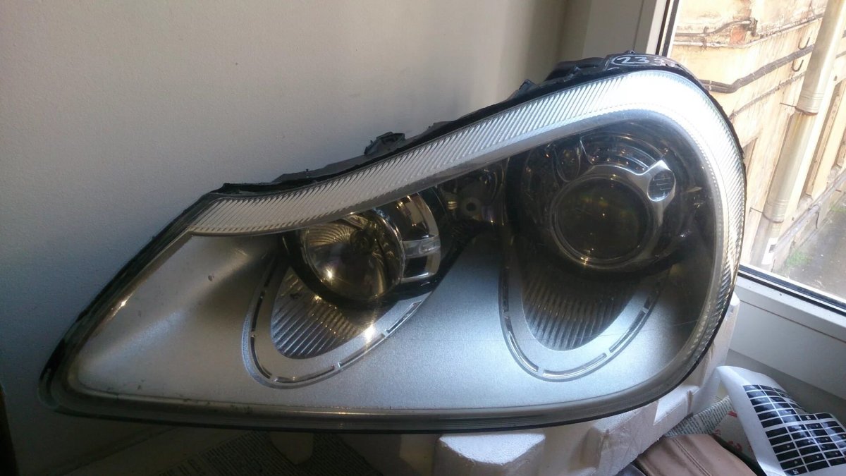 Фара Porsche Cayenne левая 957