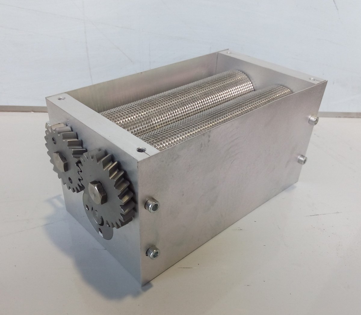 Мельница для солода двухвальцовая